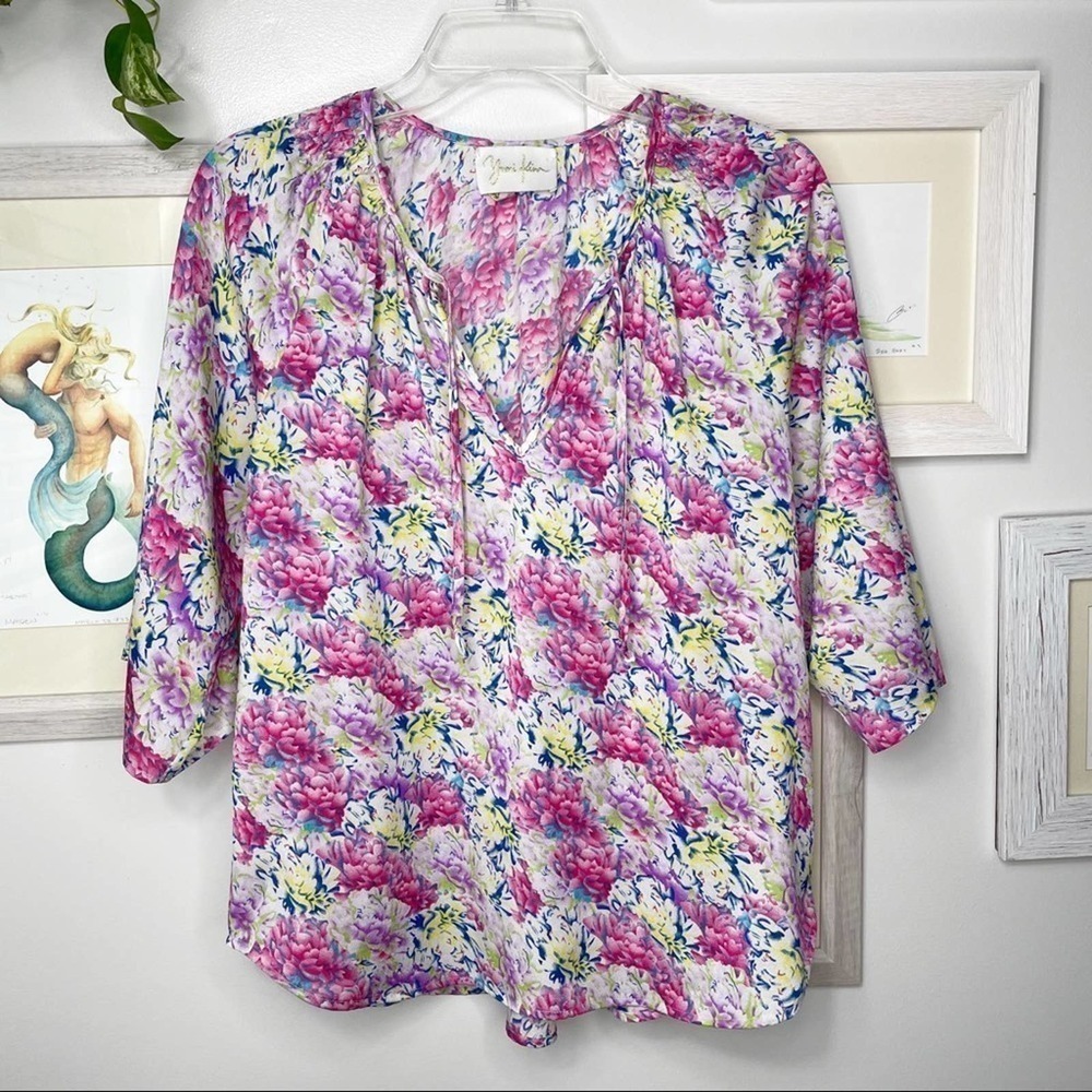 YUMI Kim Floral Peony V Neck Top Size Small